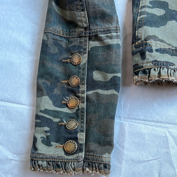 Sweet T women’s cropped camo jean jacket. Lots of detail szM - Picture 8 of 8